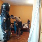  El joven fue apuñalado en la pierna. El  implicado lleva un brazalete electrónico como medida sustitutiva por otro delito.  