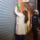  La Policía de Migración desalojó a las personas asistentes, las iluminaciones fueron apagadas, tras el retiro de los equipos de música. 