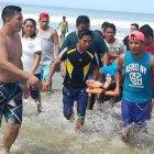  Bañistas ayudaron a rescatar los cuerpos. 