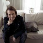  Raphael cumple 57 años como cantante profesional y 75 años de vida .  