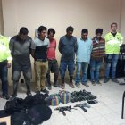  Los detenidos estaban armados y tenían equipo de pesca.  