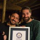  Millán Ludeña (izquierda) junto al uruguayo Oliver Garland, director del documental.  