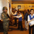  Las Fuerzas Armadas custodiaron los kits electorales.  