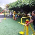  Los niños se entusiasmaron por los juegos infantiles.  