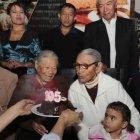  A Vicenta las gallinas de campo la tienen viva 