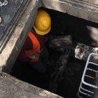  Trabajadores de la empresa de agua potable y saneamiento.  