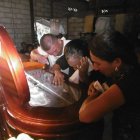  Familiares lloran la muerte de Juan Castro.  