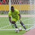  El arquero resistió ante varios intentos de gol de los argentinos.  