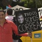  Seguidores del líder político se agolparon fuera de la Asamblea 