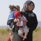  Referencial. Se denomina desigualdad a la condición o circunstancia de no tener una misma naturaleza, cantidad, calidad, valor o forma que otro, o de diferenciarse de él en uno o más aspectos. 