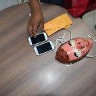  La máscara con la que el sujeto intentaba pasar desapercibida.  