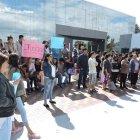  Vecinos y familiares protestan por el aumento de la delincuencia. 