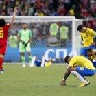  Neymar junto a sus compañeros de selección lamentan la derrota. 