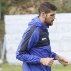  Miers puede jugar como defensa central o lateral izquierdo.  