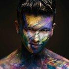  El artista manabita estrenó su tema ‘Caminito’, la última melodía que lanza este año.  