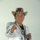  El cantante se ha hecho un nombre en la música popular.  