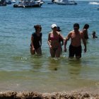  Turistas optaron por salir del mar. 