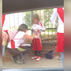  La mujer fue detenida por por poner en riesgo la vida del menor. 