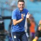  Los directivos eléctricos analizaron las cuatro carpetas que manejaban, y finalmente hubo consenso para firmar al nuevo timonel azul.  