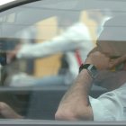  Las pantallas de video, comida, maquillaje o cualquier otro elemento que te haga quitar la mirada de la vía entran en esta categoría.  