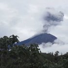  Ceniza del volcán El Reventador, ubicado entre las provincias de Napo y Sucumbíos. 