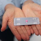  Dentro de estos nudos críticos, los asambleístas aprobaron la utilización de la pastilla del día después, que deberá ser aplicada de manera inmediata a las mujeres que denuncien haber sido violadas. 