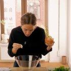  El cineasta y fotógrafo australiano Nathan Ceddia publicó la insual ‘guía culinaria’ audiovisual el pasado 22 de diciembre. 