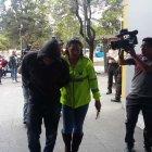  Miembros de la Policía trasladaron al presunto padre abusador a la Unidad de Flagrancia. 