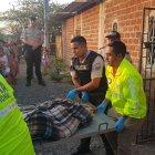  Una mujer de 38 años de edad fue asesinada de varias puñaladas en uno de los cuartos de su casa. Autoridades investigan para confirmar o descartar que se trate de un nuevo caso de femicidio. 