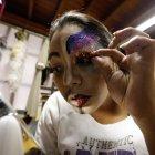  Baldomero es el personaje drag que lidia con la dualidad femenina y masculina. La escarcha es primordial en la caracterización drag faux. 