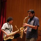  La agrupación nació cuando él estaba culminando sus estudios universitarios en la Universidad San Francisco de Quito, todo como parte de un proyecto previo a su graduación. 