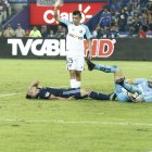  El partido tuvo dos factores destacado: al delantero John Jairo Cifuente, quien lleva 20 goles en 18 partidos jugados con el Trencito, y la reacción de Emelec, en lo que parecía una remontada y victoria, pero frenada por la ‘Chatolei’. 