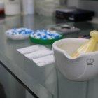  ¿Haz escuchado de la medicina alternativa o naturopatía? Esta es aquella que se basa en productos no alopáticos (sin sustancias químicas). 