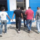  Los sospechosos usaron otro furgón para traspasar la mercadería.  