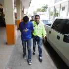  El sospechoso fue trasladado para las investigaciones.  