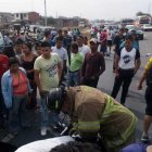  Personal de emergencia dio los primeros auxilios a los agentes.  