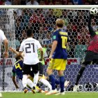  El volante del Real Madrid clavó el balón en un ángulo del portero sueco cuando el partido se iba en empate y Alemania quedaba al borde de la eliminación.  