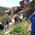  De los 10 miembros de la familia, solo 3 se encontraban en la casa.  