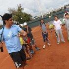  Nicolás Lapentti llegó hasta el Quito Tenis y Golf Club para dar clases a los niños.  