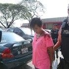  La joven fue detenida por agentes de la Policía. Como evidencia se le encontró el cuchillo con el que habría amedrentado al estudiante. 