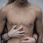  De acuerdo con el estudio, los hombres consideran que una mujer bella tiene menos posibilidades de haber contraído una enfermedad de transmisión sexual. 
