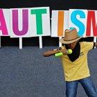  La celebración es internacional, por eso en países como India se desarrollan festivales donde los niños con autismo son los protagonistas.  