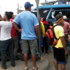  Los moradores del sector, atónitos ante el fatídico suceso.  