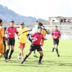  La violencia deportiva no cesa en las canchas del país y los jueces del fútbol no se salvan.  