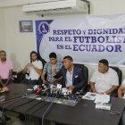  Iván Hurtado, presidente de la AFE, y Jorge Guzmán, gerente, interpusieron una demanda ante el ente del balompié nacional.  