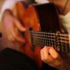  Un concurso en la provincia de Tungurahua busca que los hombres exhorten la belleza femenina a través de piropos y frases, el mejor ganará un recital musical.  