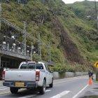  La medida se adoptó a las 14:30. Técnicos del MTOP y de la Celec realizan el retiro del material. El cierre es temporal. 