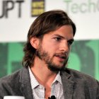  Más allá de la actuación. El famoso actor y exesposo de Demi Moore, es uno de los artistas que se dedican también a otras actividades.  