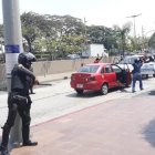  Videos e imágenes sobre la ‘captura’ de asaltantes, en la calle principal de Entre Ríos, se viralizaron en redes sociales. 