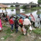  Esta transportación extra deja a los agricultores endeudados.  
